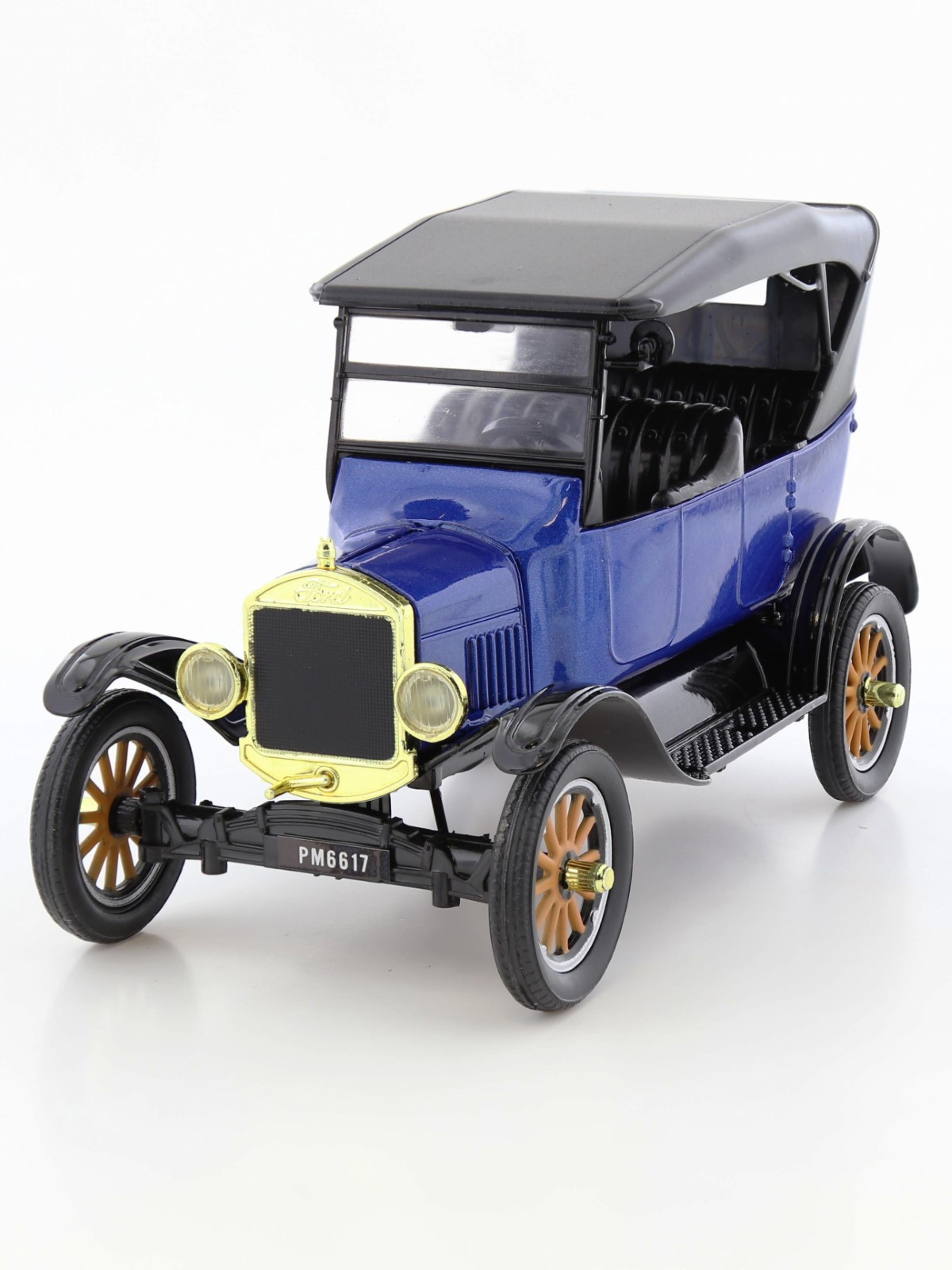 Motormax 1.24 1925 Ford Model T-Touring Soft Top Die-Cast Model