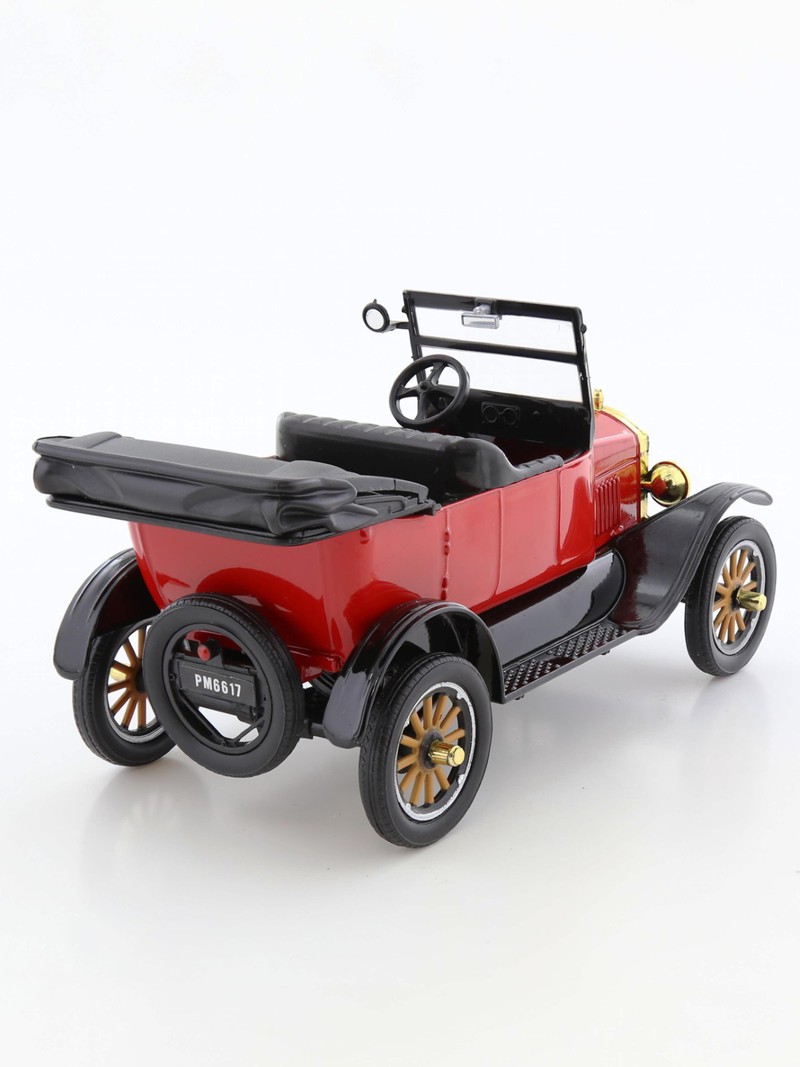 Motormax 1.24 1925 Ford Model T-Touring Convertible Die-Cast Model